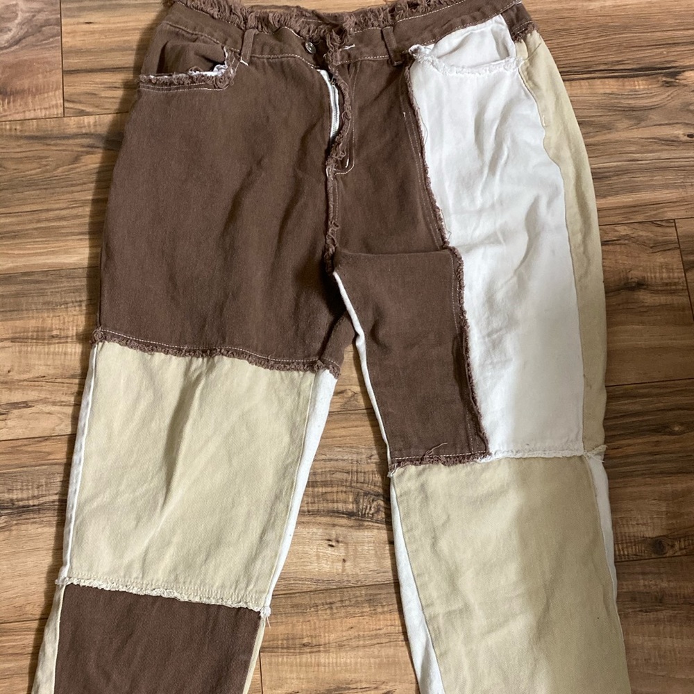 Too big on me, color beige brown and white